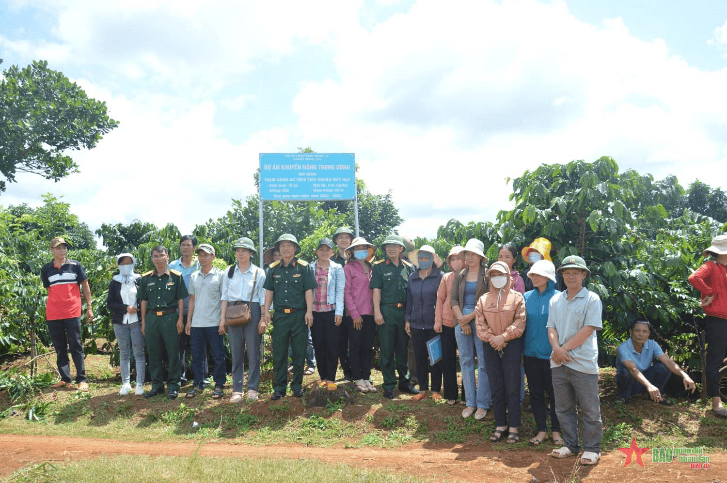 Binh đoàn 16 tập huấn chăm sóc cây trồng theo tiêu chuẩn VietGAP cho đồng bào