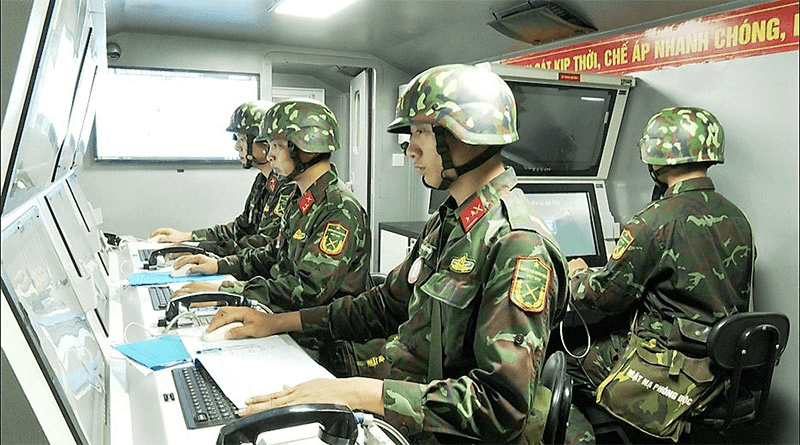 Bộ đội tác chiến điện tử Quân khu 5 trên thao trường