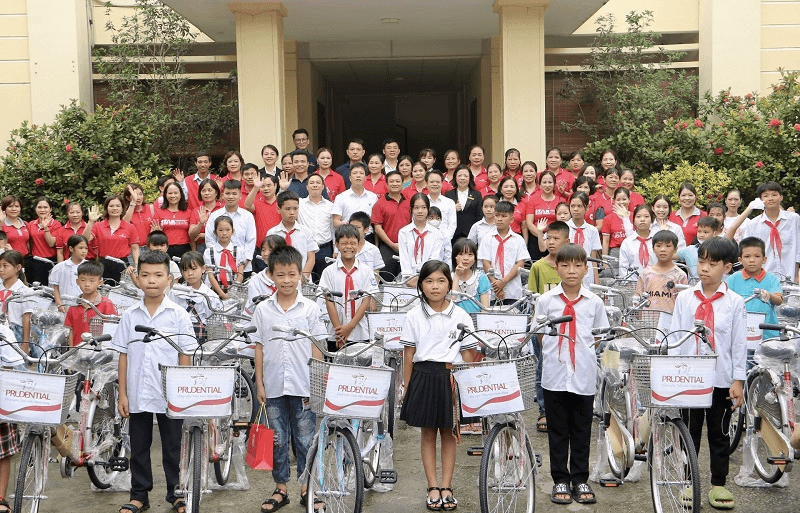 Cùng em đến trường: Trao tặng 67 xe đạp cho học sinh vượt khó