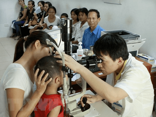 Không chủ quan với biến chứng của đau mắt đỏ
