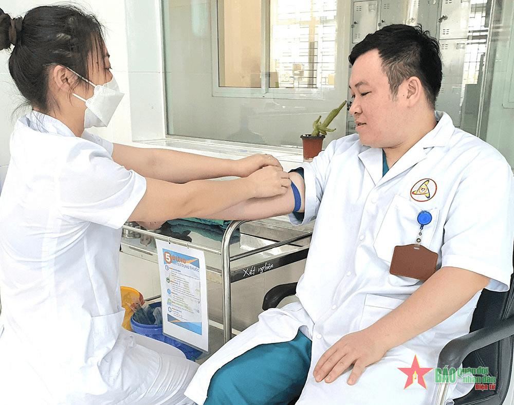 Bác sĩ trẻ 53 lần hiến máu tình nguyện