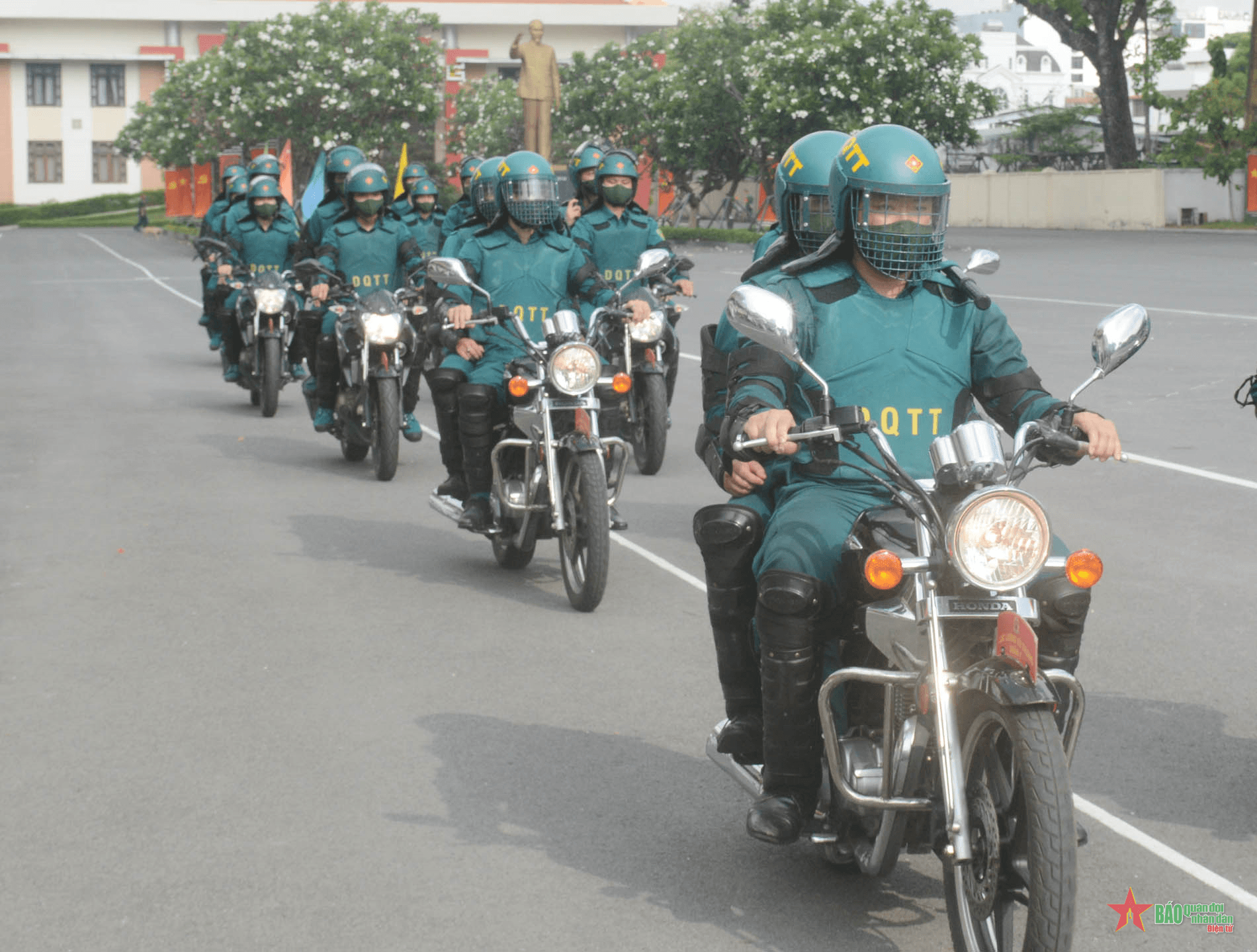“Sao vuông” TP Hồ Chí Minh phối hợp tuần tra giữ vững an ninh địa bàn