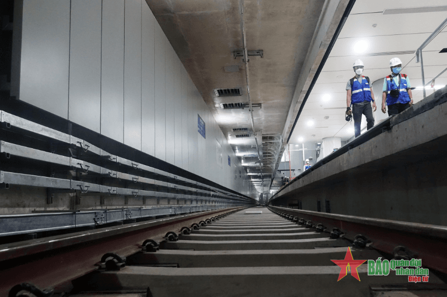 Hối hả trên công trường nhà ga ngầm Bến Thành
