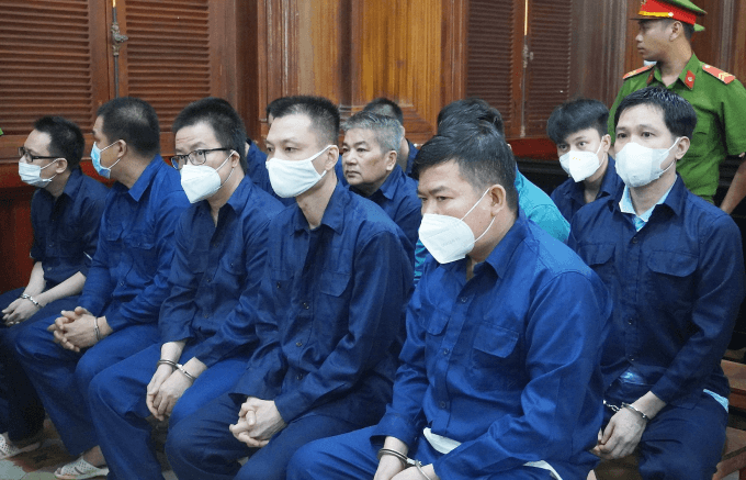 13 cựu cán bộ công an hầu tòa vì thả người vi phạm