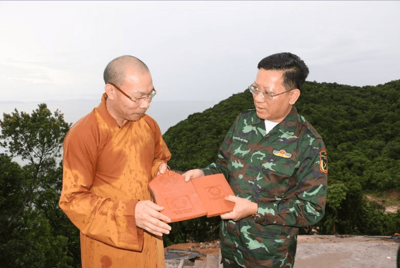 Những viên gạch mang "hồn đất nước" tại đảo Trần