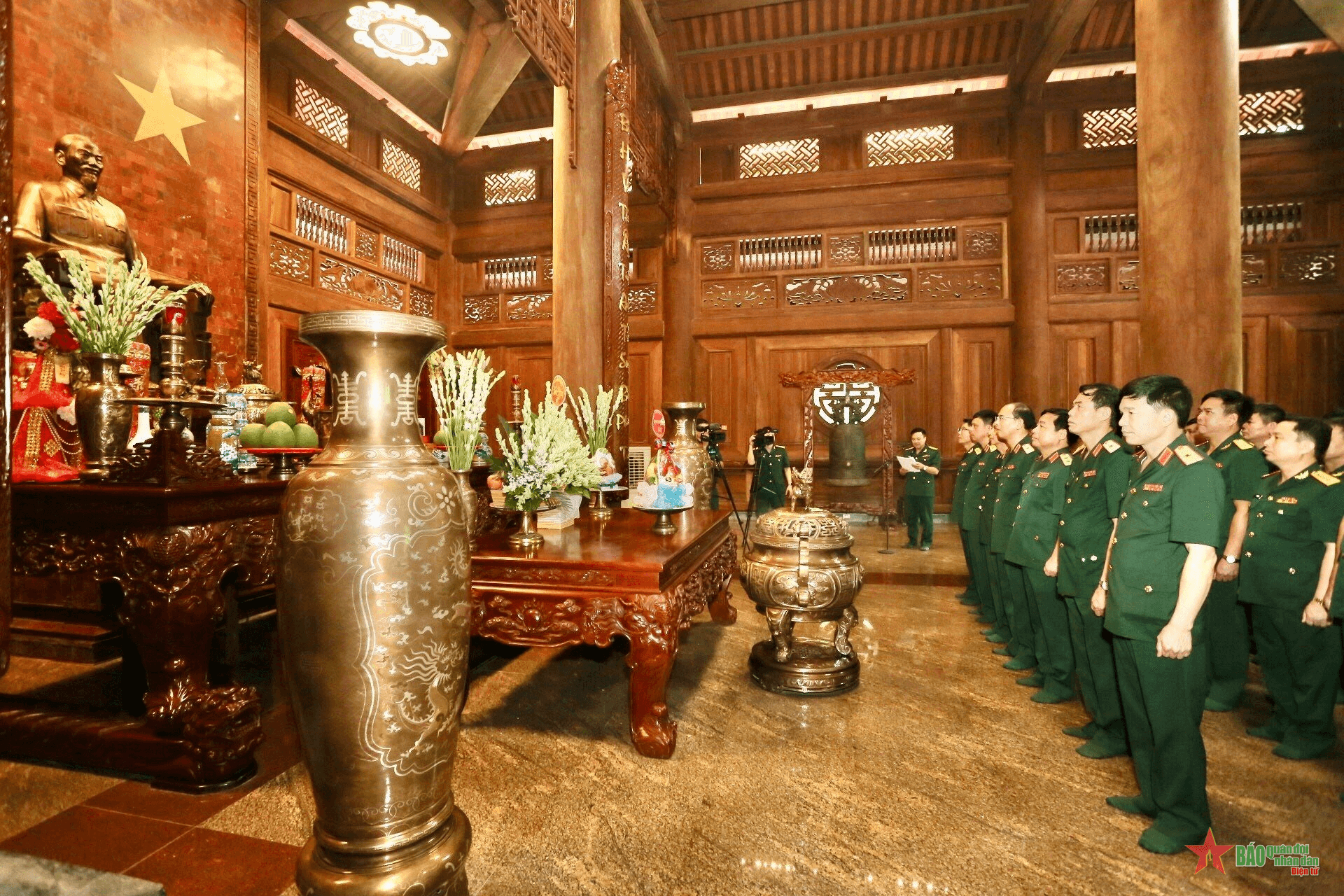 Đoàn công tác Học viện Hậu cần tham quan, giáo dục truyền thống tại Khu di tích K9 - Đá Chông