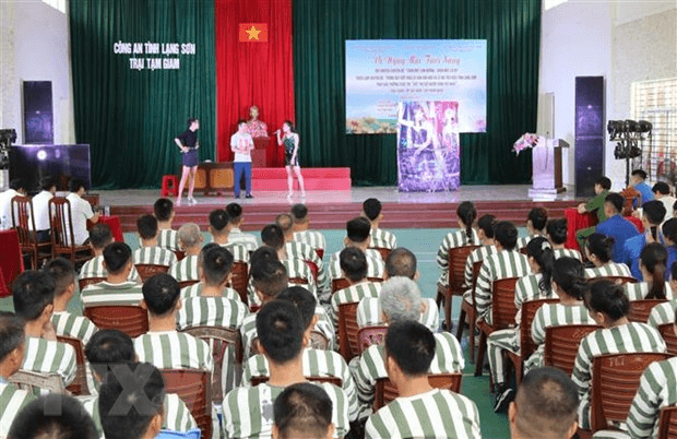 Chủ tịch nước ân giảm từ hình phạt tử hình xuống tù chung thân cho 11 bị án