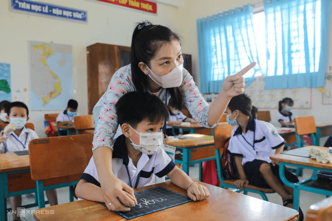 Thiếu cả thầy và thợ