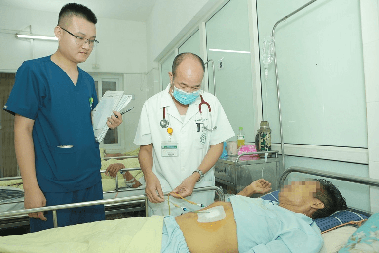 Cấp cứu thành công bệnh nhân có sán lá gan chui ra từ ống dẫn lưu đường mật