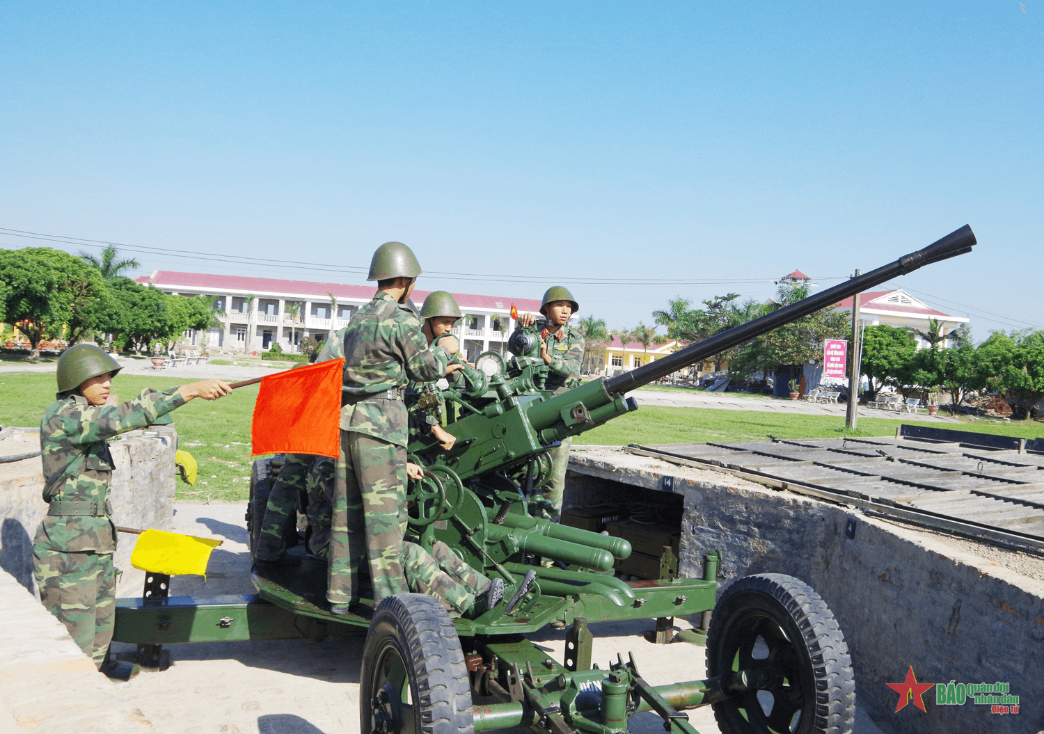 Lữ đoàn Phòng không 214 (Quân khu 3): Nâng cao chất lượng huấn luyện đêm cho bộ đội