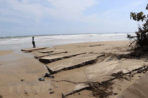 Trà Vinh: Công bố tình huống khẩn cấp sự cố sạt lở bờ biển tại thị xã Duyên Hải
​