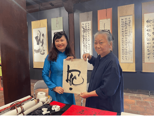 Bà Đồ chở “hồn” thư pháp tới Thủ đô