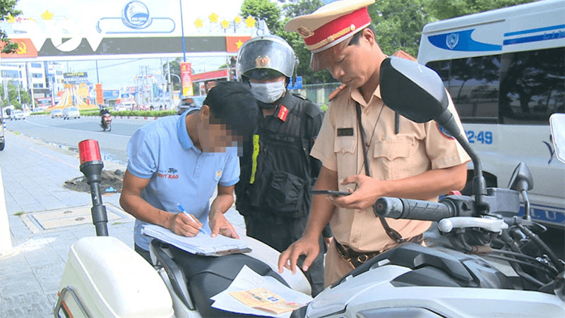 208 trường hợp vi phạm giao thông ngày đầu nghỉ lễ 2-9 ở Bình Dương