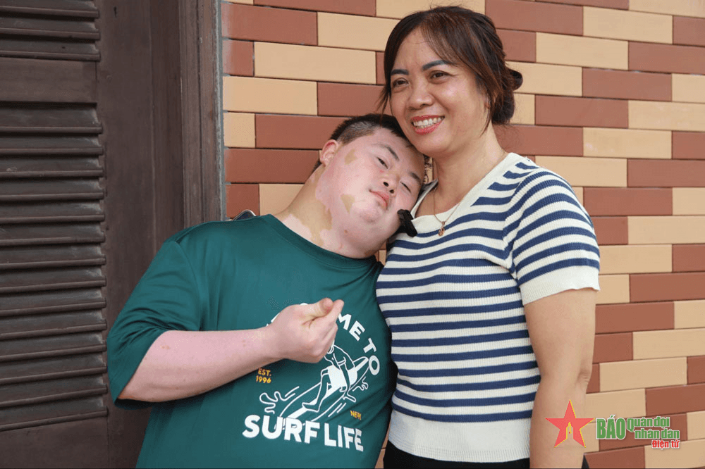 Người mẹ viết tiếp ước mơ của trẻ em nhiễm chất độc da cam