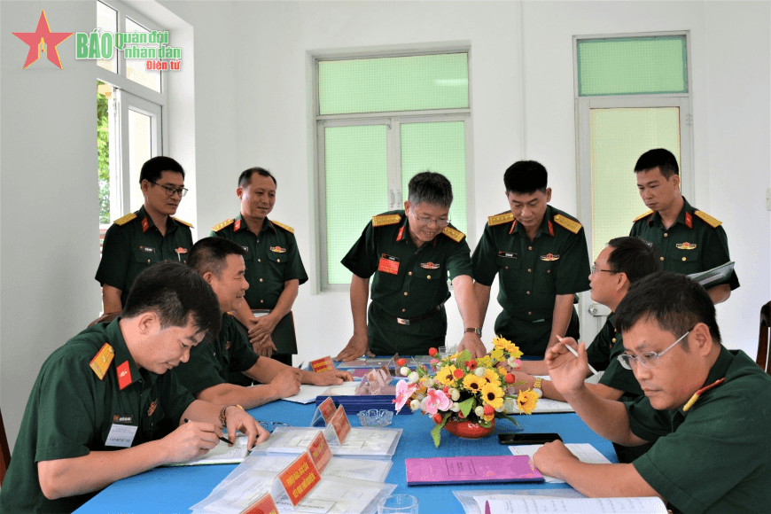 Chấm thi Ngành Tiêu chuẩn-Đo lường-Chất lượng tại Xưởng X32 (Binh chủng Tăng thiết giáp)
