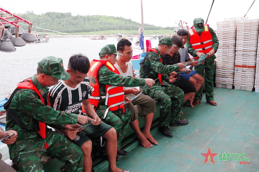Đẩy mạnh tuần tra, kiểm soát, ngăn chặn, xử lý các hành vi khai thác hải sản trái phép