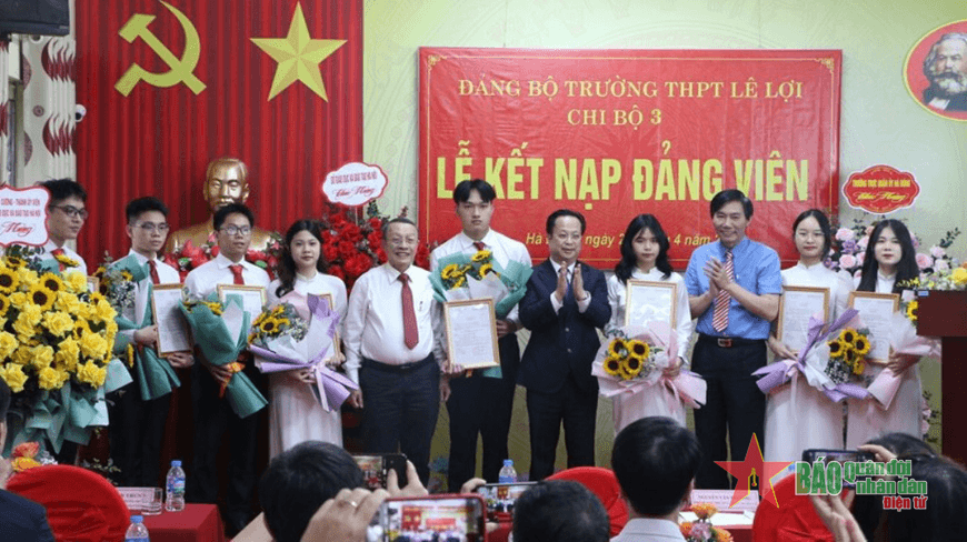 Phát triển Đảng trong học sinh THPT tại Hà Nội: Nâng cao năng lực, trí tuệ và sức trẻ cho Đảng