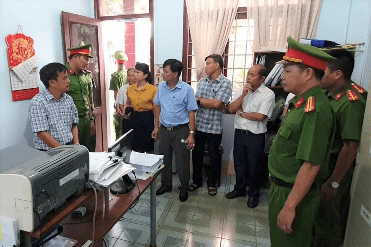Khởi tố 10 cán bộ khuyến nông để điều tra hành vi "tham ô tài sản"