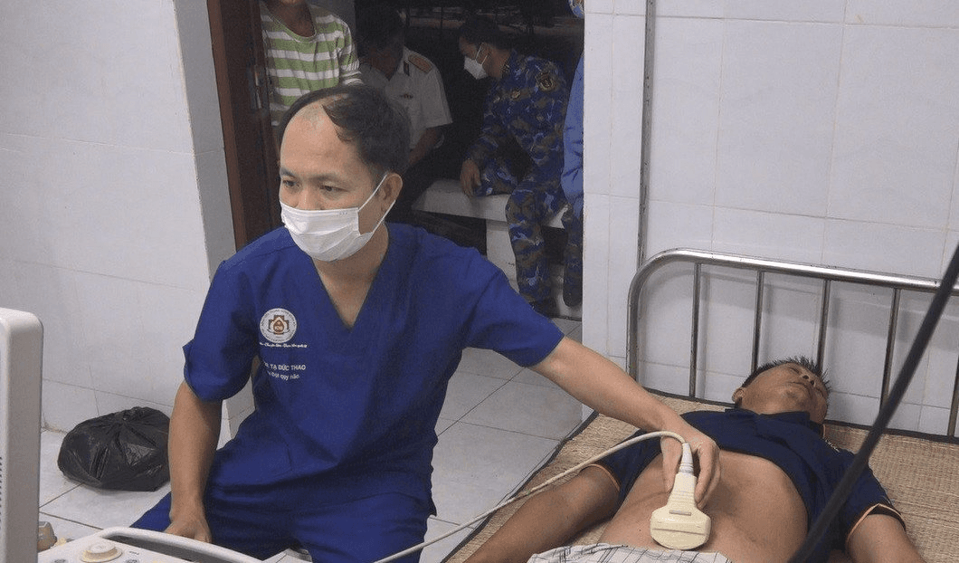 Huyện Trường Sa: Cấp cứu kịp thời ngư dân gặp nạn trên biển