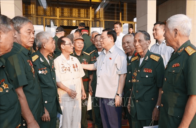 Chủ tịch Quốc hội Vương Đình Huệ gặp mặt Hội Chiến sĩ cách mạng bị địch bắt, tù đày tỉnh Nghệ An