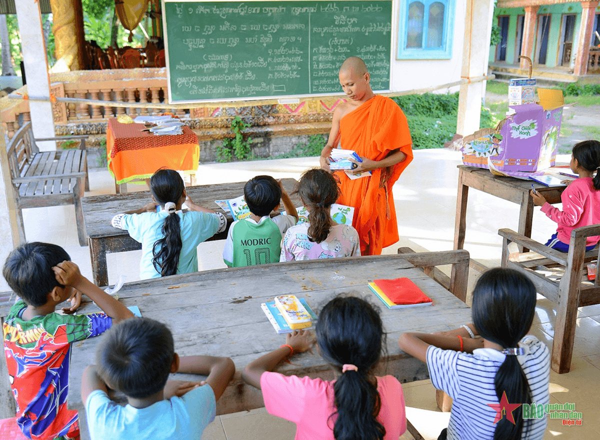 Những người thầy dạy chữ Khmer