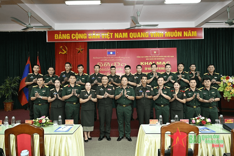 Tập huấn nghiệp vụ báo chí cho Báo Quân đội nhân dân Lào