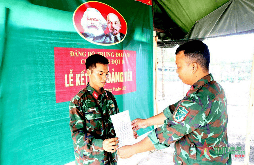 Kết nạp đảng tại khu vực trú quân