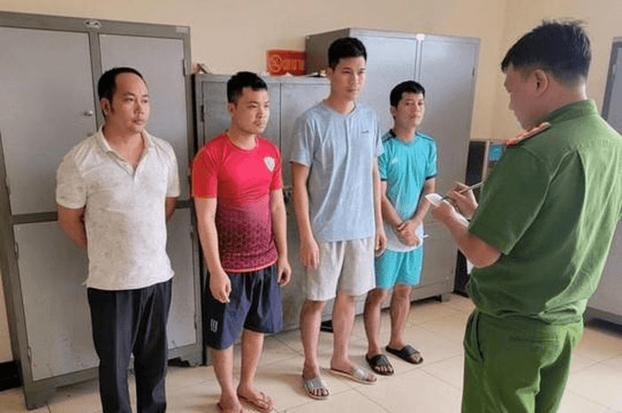 Bắt 5 nhân viên sân bay mở khóa vali ký gửi trộm tài sản ở Sân bay Nội Bài
