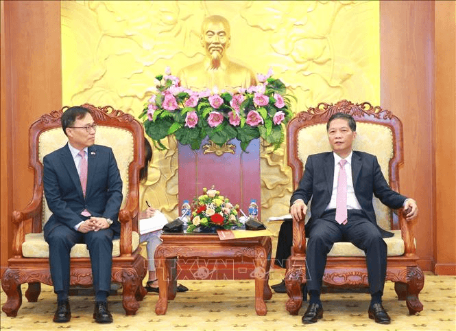 Trưởng Ban Kinh tế Trung ương Trần Tuấn Anh tiếp Đại sứ Hàn Quốc tại Việt Nam