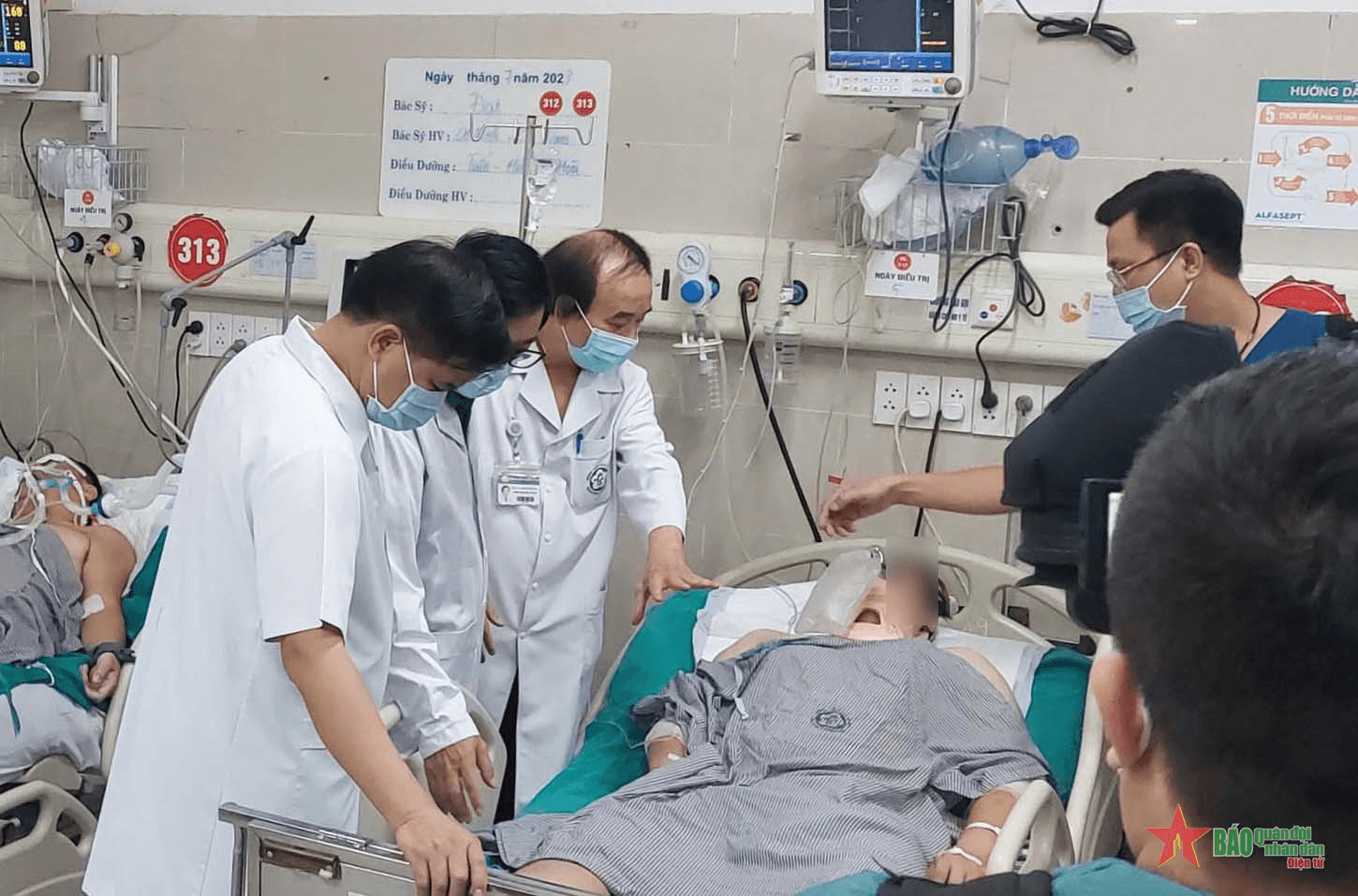 Vụ cháy chung cư mini: Bệnh viện Bạch Mai tập trung cao nhất các nguồn lực để cấp cứu, điều trị người bị nạn