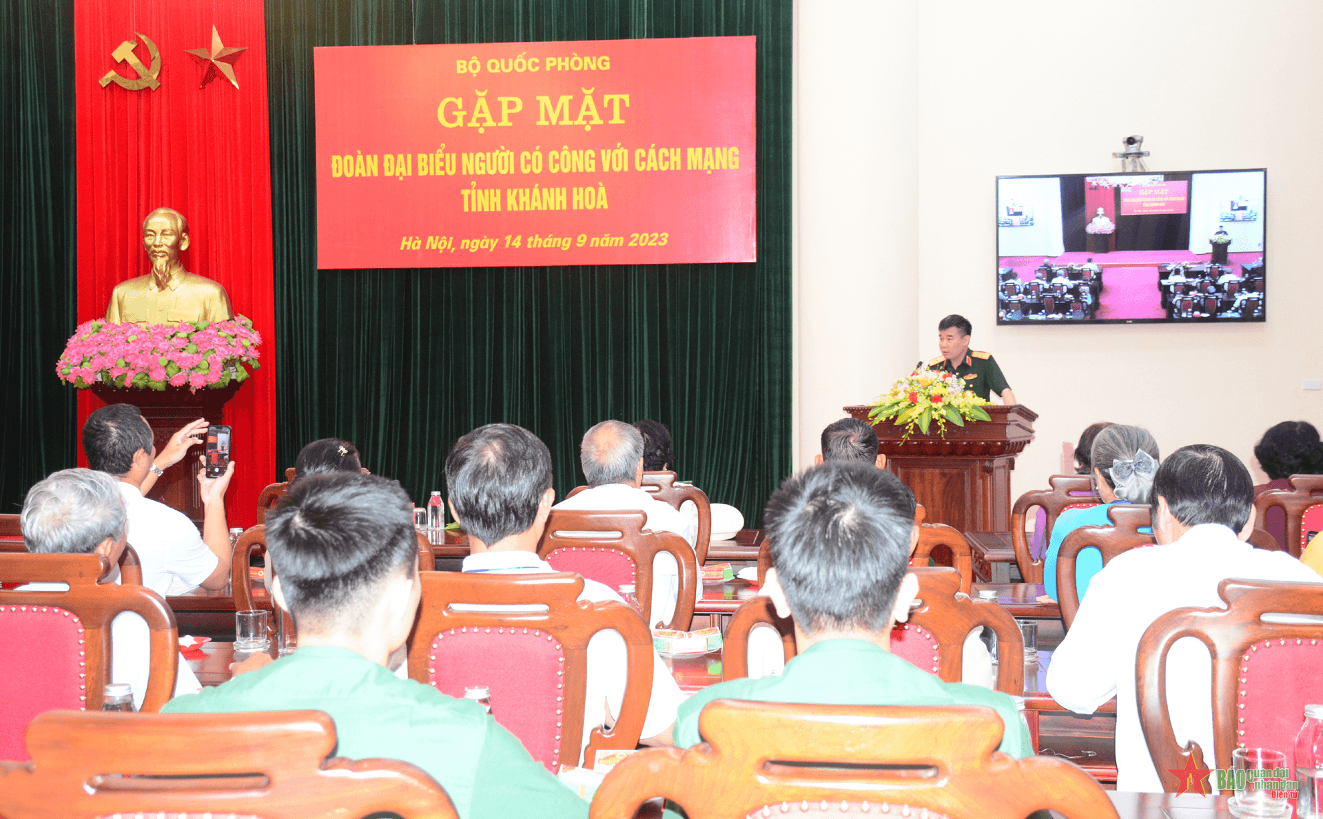 Bộ Quốc phòng gặp mặt đoàn đại biểu người có công tỉnh Khánh Hòa