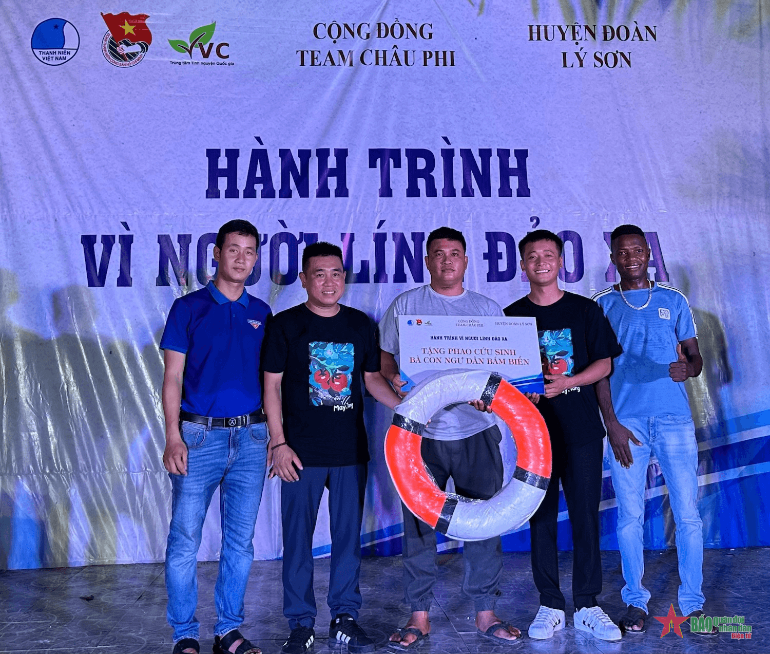 Cộng đồng Team châu Phi tiếp tục “Hành trình vì người lính đảo xa” trên đảo tiền tiêu Lý Sơn