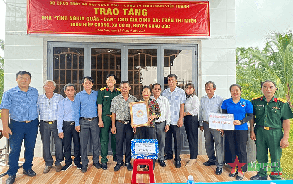 Bộ CHQS tỉnh Bà Rịa - Vũng Tàu bàn giao “Nhà tình nghĩa quân - dân”