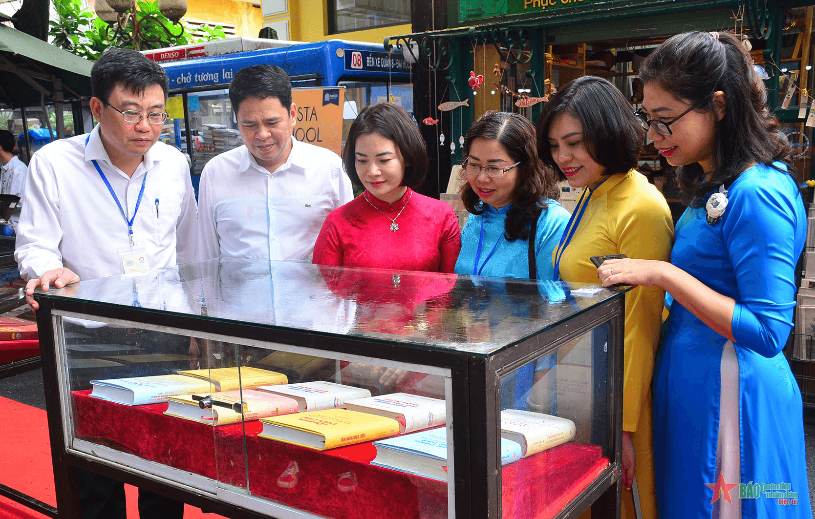 Triển lãm sách về Chủ tịch Hồ Chí Minh và các lãnh đạo Đảng, cách mạng Việt Nam qua các thời kỳ