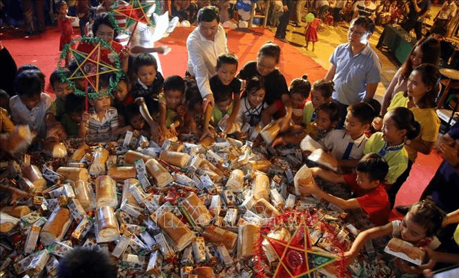 Như vầng trăng thắp sáng miền cổ tích