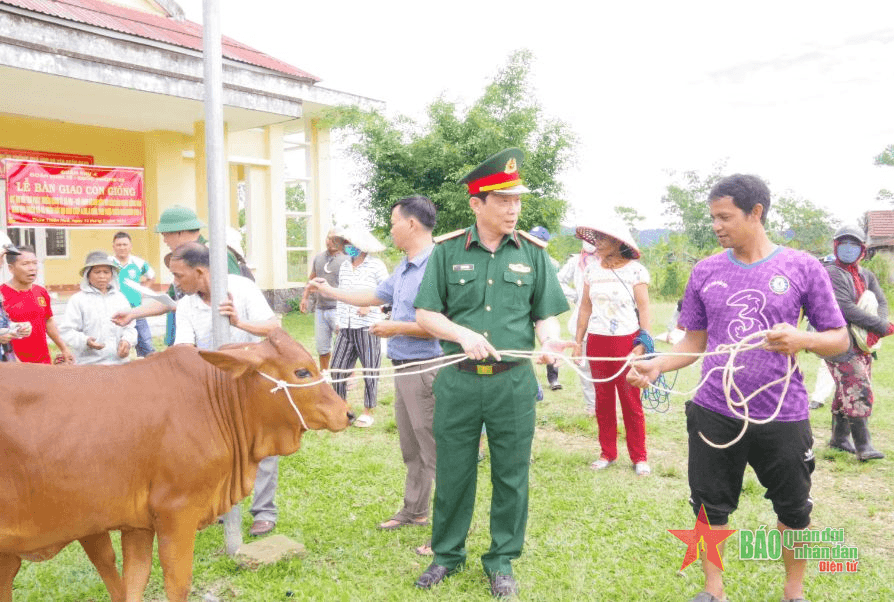 Trao hỗ trợ sinh kế cho bà con nơi biên cương xứ Huế