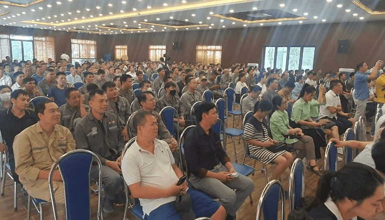 Để công nhân được nghe hát, xem chèo
