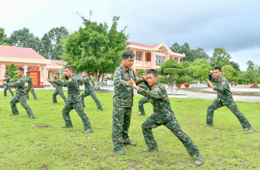 Cảnh giác với “bệnh” tự phụ, huyễn hoặc bản thân