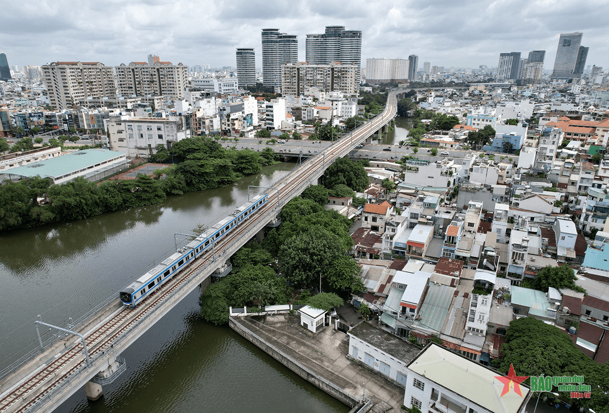 Tuyến metro số 1 vươn hình hài trong lòng đô thị