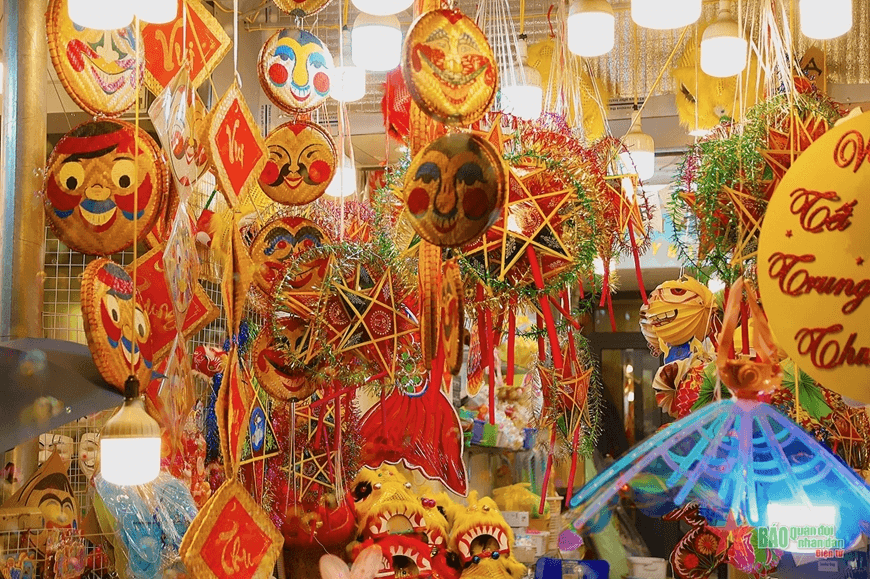 Tết Trung Thu về sớm trên phố Hàng Mã
