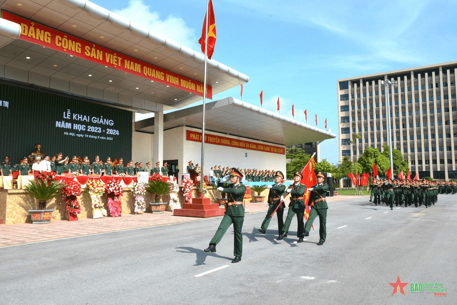 Trung tướng Nguyễn Văn Gấu dự khai giảng năm học mới tại Trường Sĩ quan Chính trị