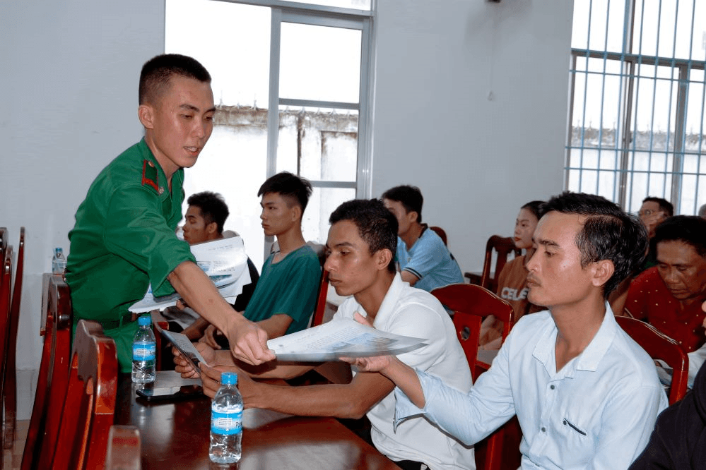 Bộ đội Biên phòng tỉnh Sóc Trăng tuyên truyền Luật Biên phòng Việt Nam cho cán bộ, nhân dân khu vực biên giới biển