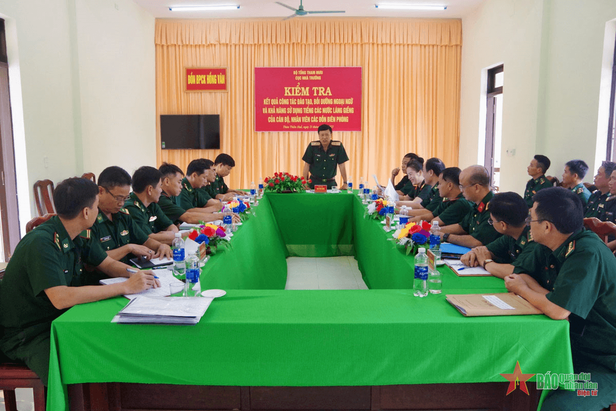 Kiểm tra công tác học ngoại ngữ và tiếng dân tộc tại BĐBP tỉnh Thừa Thiên Huế