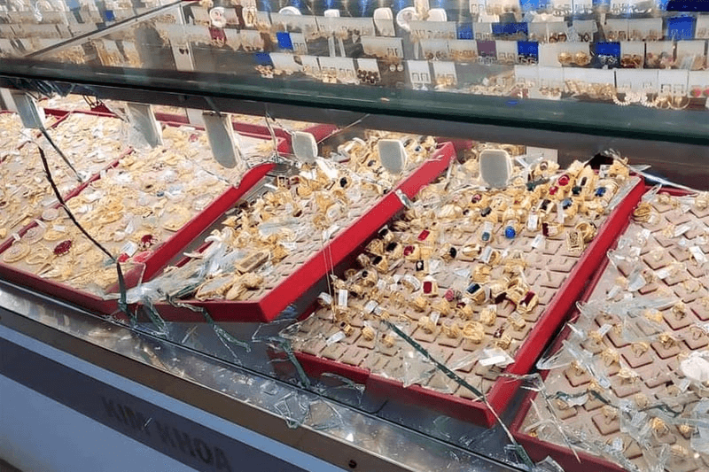 Truy bắt hai đối tượng cướp tiệm vàng tại thành phố Cam Ranh