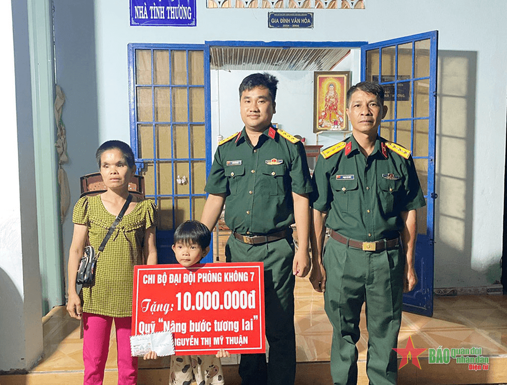 “Nâng bước tương lai” học trò nghèo Côn Đảo