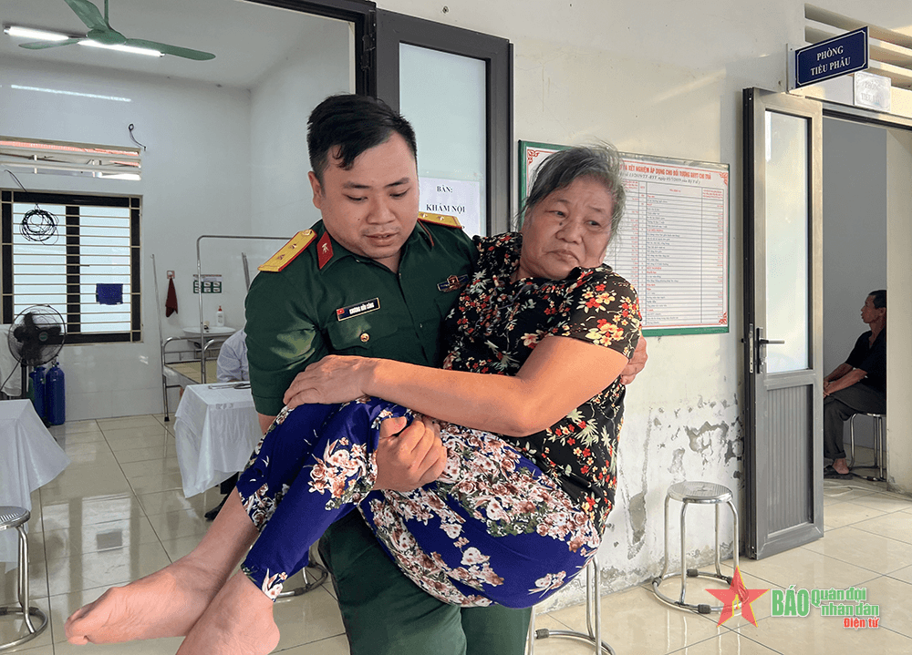 Hành động đẹp của Trung úy Khương Hữu Công