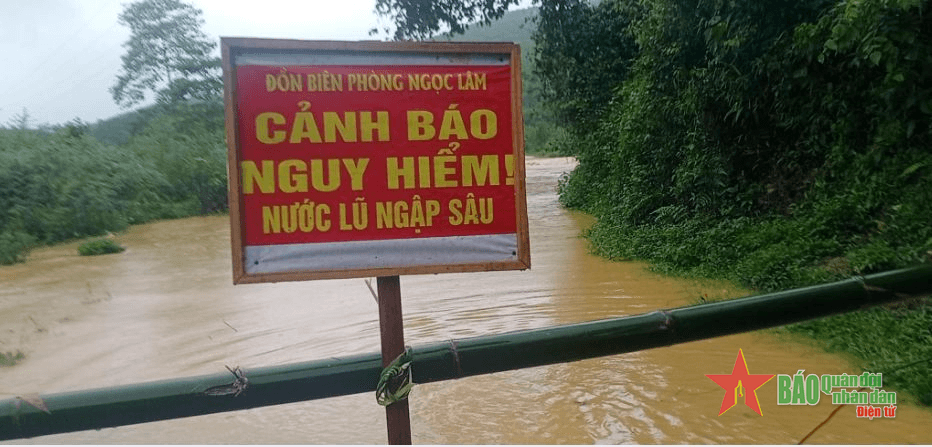 Nghệ An: Chủ động cắm biển cảnh báo ngập lụt bảo đảm an toàn cho người dân