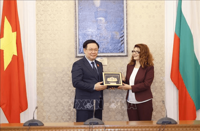 Chủ tịch Quốc hội Vương Đình Huệ tiếp Chủ tịch Nhóm nghị sĩ của đảng Gerb-UDF (Bulgaria)