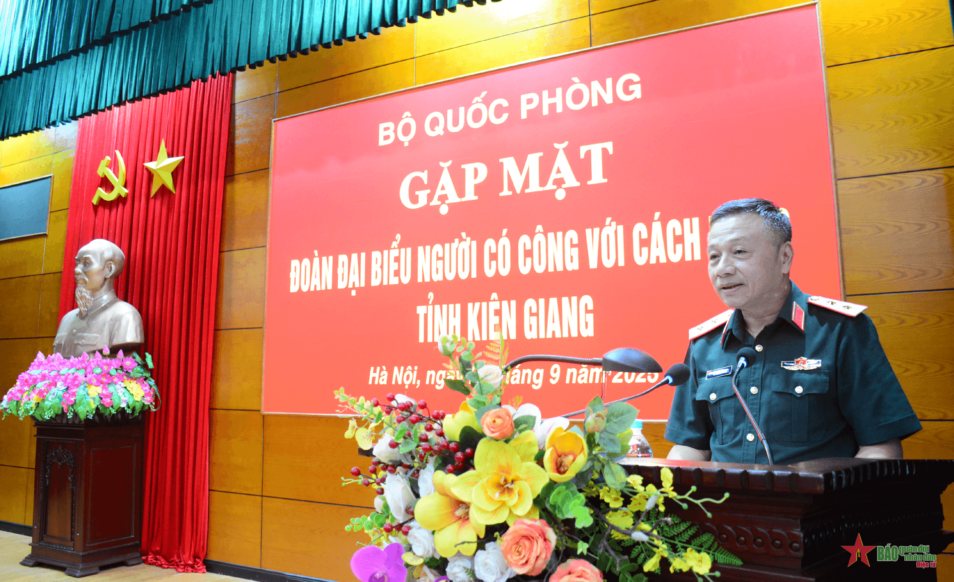 Bộ Quốc phòng tặng quà 65 đại biểu người có công tỉnh Kiên Giang