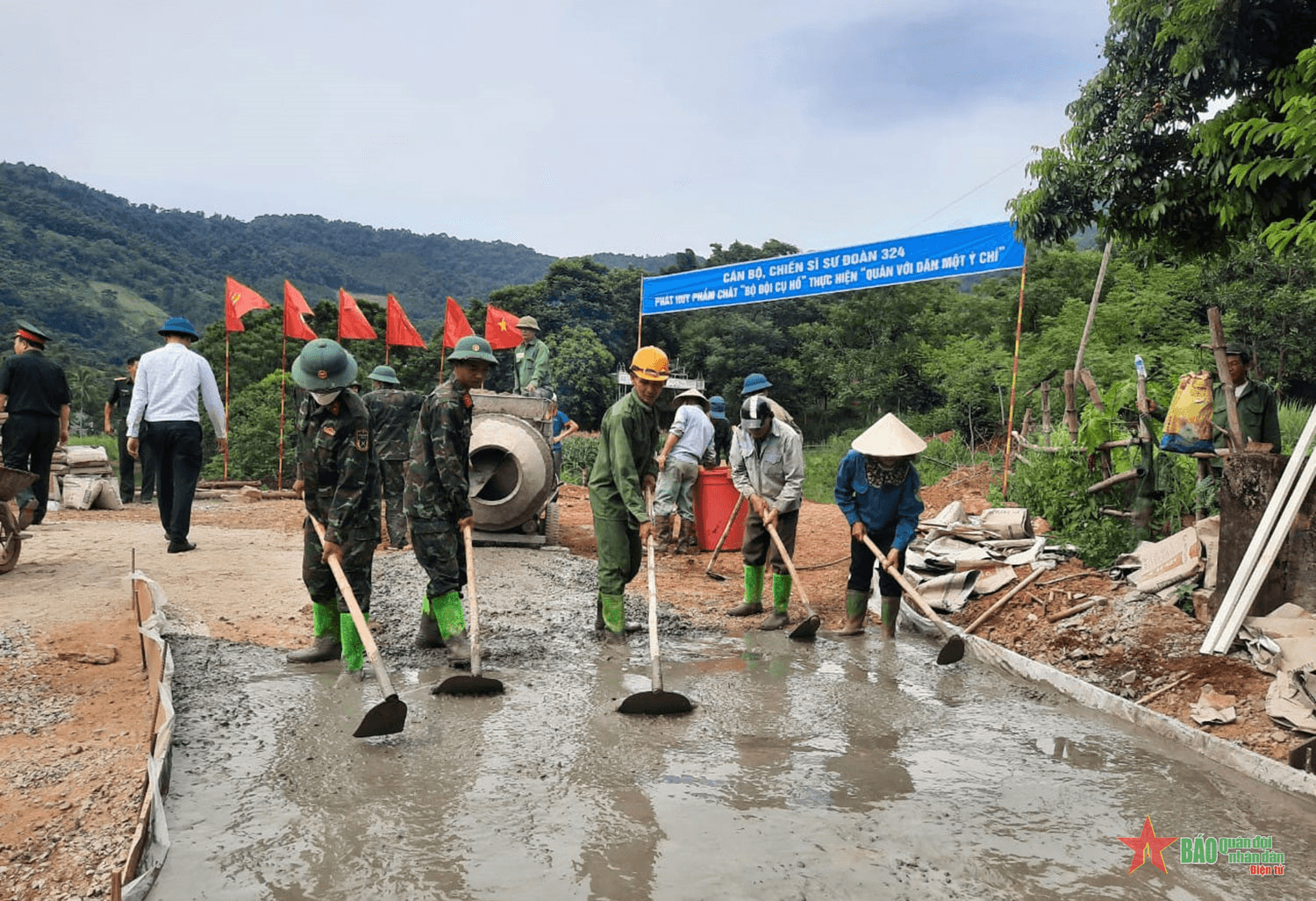 Trung đoàn 3 (Sư đoàn 324, Quân khu 4): Làm theo Lời Bác thêm nhiều việc tốt